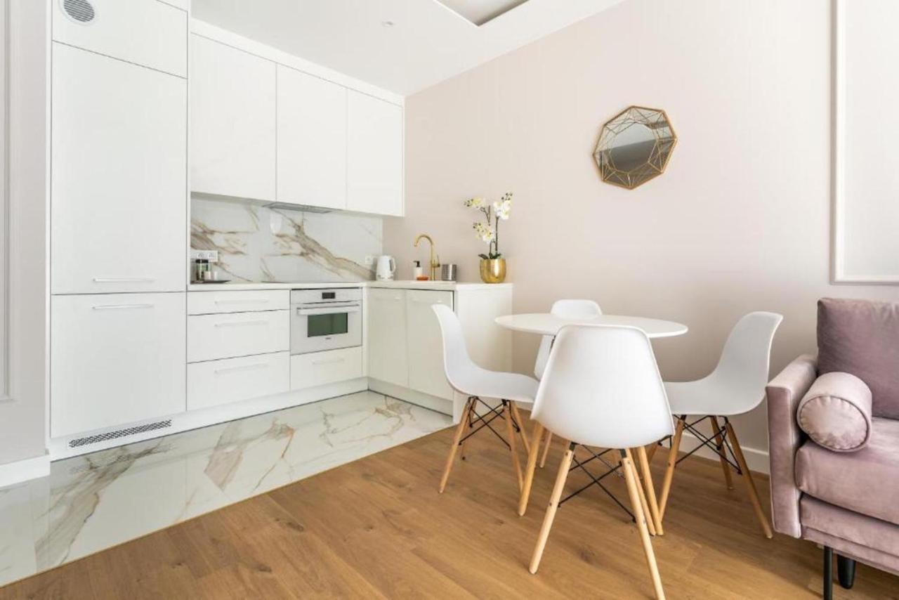 Apartament Mennica Residence - Golden Apartments - Comfortable And Stylish Varsóvia Exterior foto